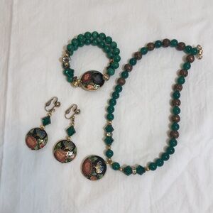 Vintage Beaded  Jewelry 4Pieces Set .